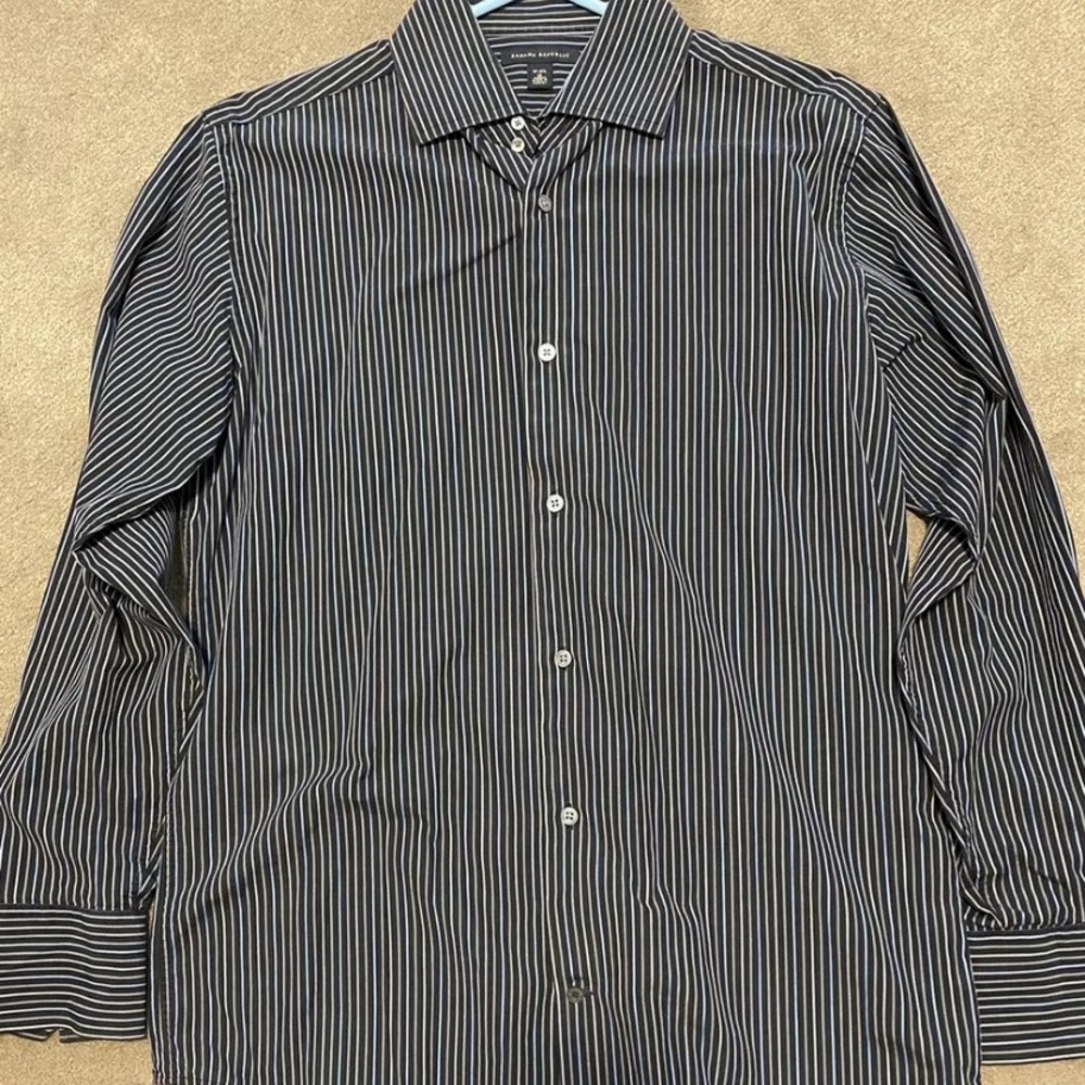Banana Republic Navy Stripe Sz. M 15-15 1/2